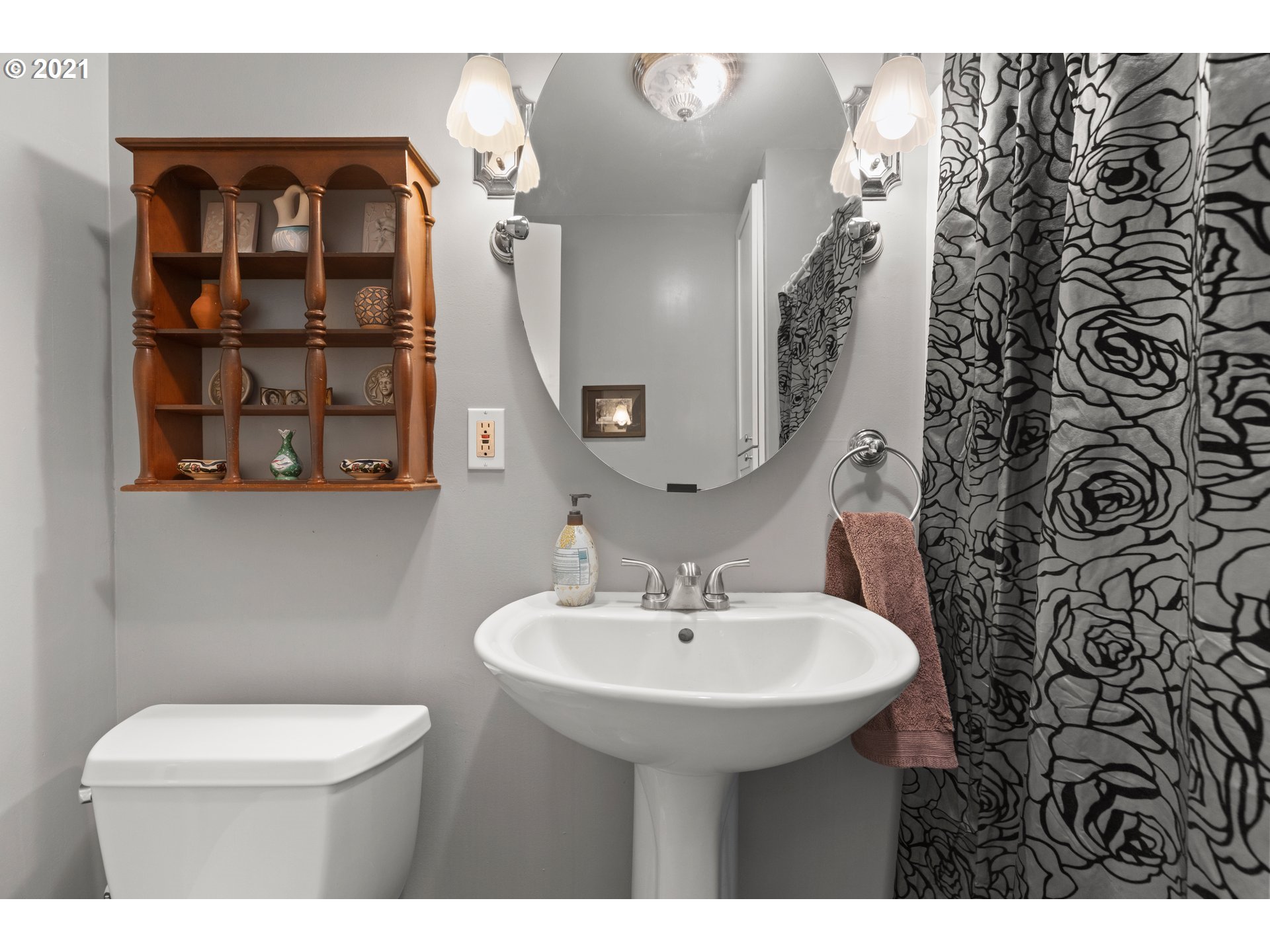 3651 Southwest Custer Street Portland, OR 97219 - Photo 15 of 32 Gallery Image 15