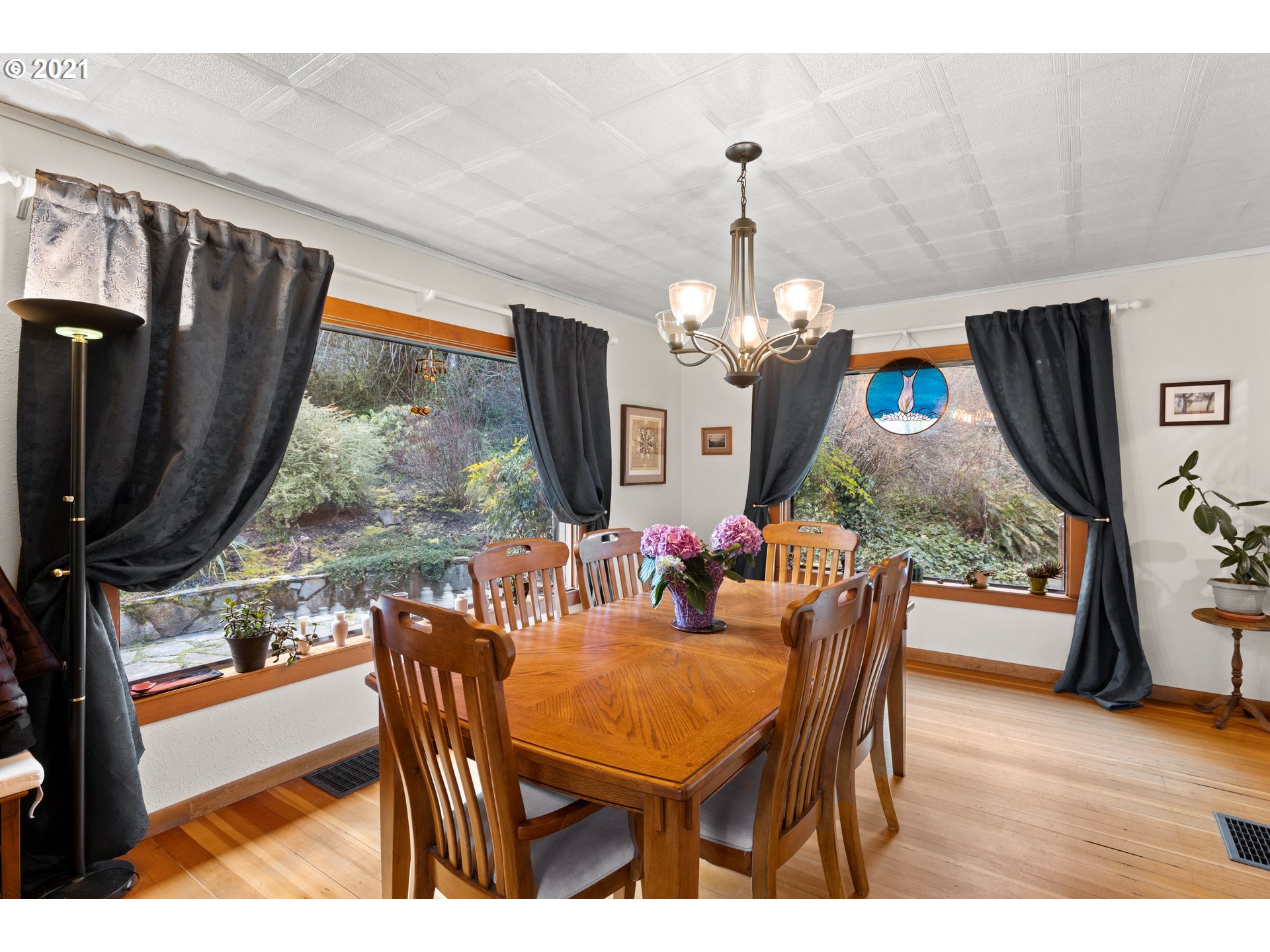 3651 Southwest Custer Street Portland, OR 97219 - Photo 10 of 32 Gallery Image 10