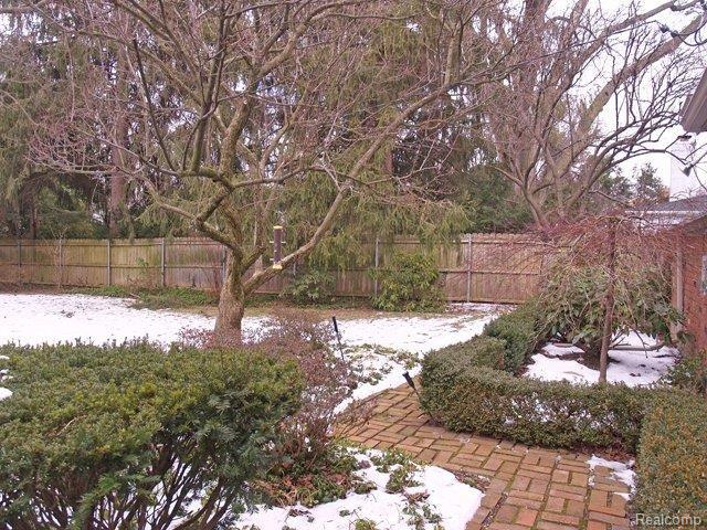 33 Edgemere Road Grosse Pointe, MI 48236 - Photo 23 of 25 Brick Walkways