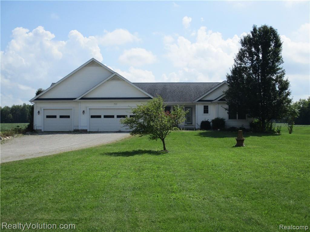 7032 East Richfield Road Davison, MI 48423 - Photo 1 of 33 IMG_0124 - Copy.JPG