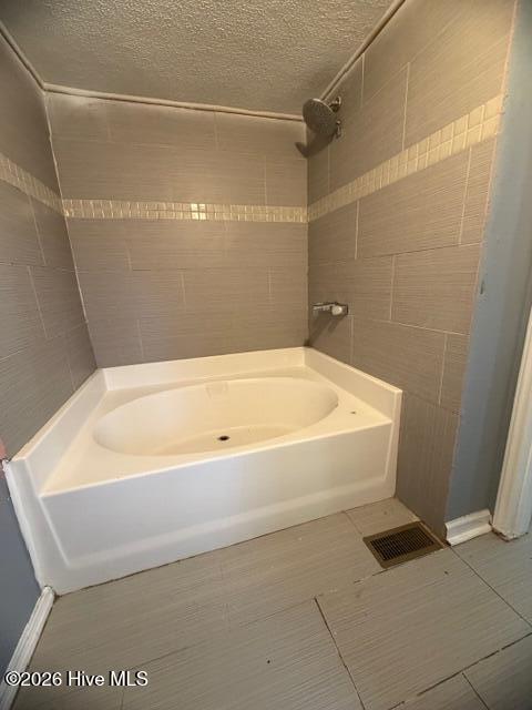 155 Northwest Craven Middle School Road New Bern, NC 28562 - Photo 8 of 18 Master Bathroom-Tub