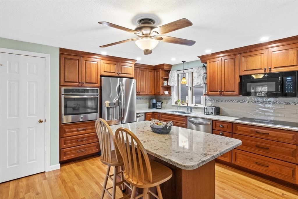 36 P Street Hull, MA 02045 - Photo 4 of 27