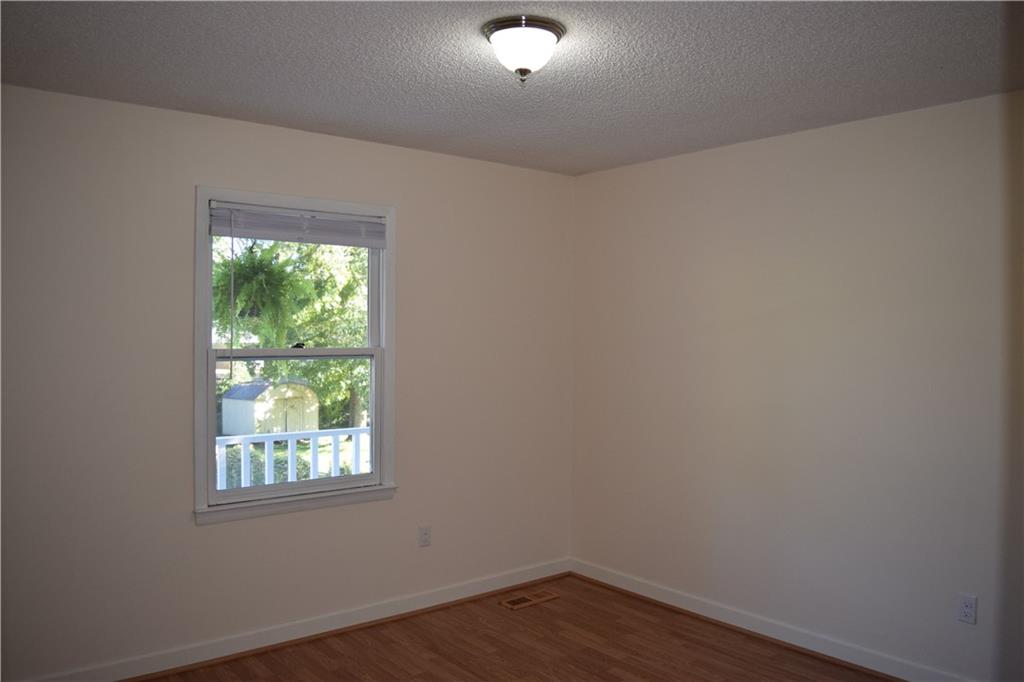 4669 Queens Road Hickory, NC 28602 - Photo 9 of 24 Gallery Image 9