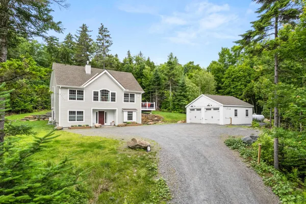 $869,900 | 45 Sawmill Village Way, West Dover, VT 05356