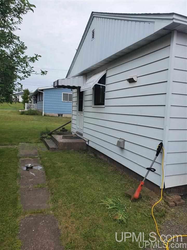 115 South Pansy Street Ishpeming, MI 49849 - Photo 2 of 43
