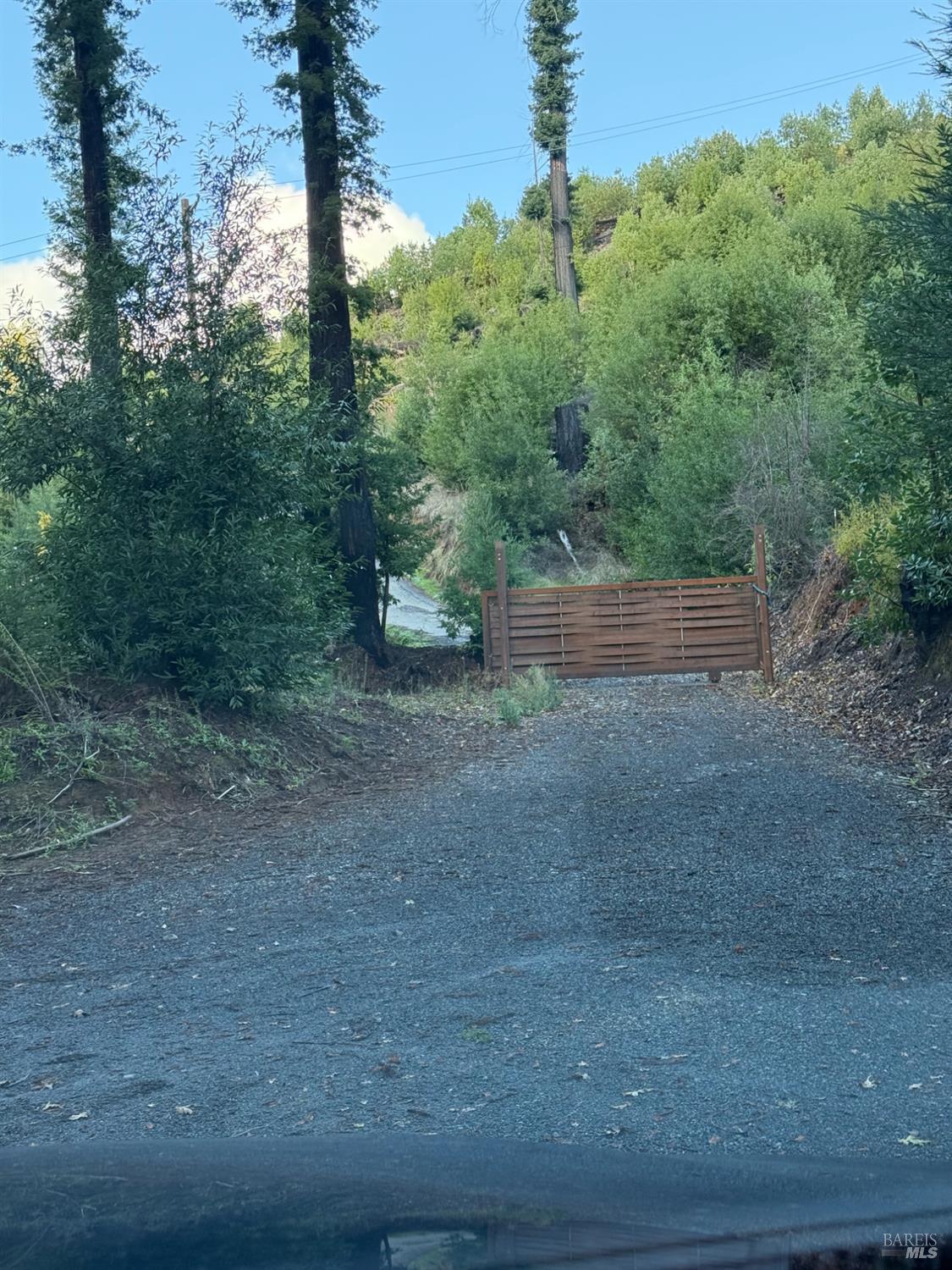 9451 Mill Creek Road Healdsburg, CA 95448 - Photo 59 of 60 Gated entrance