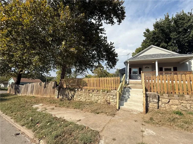 $174,900 | 807 Albemarle Street, St. Joseph, MO 64501