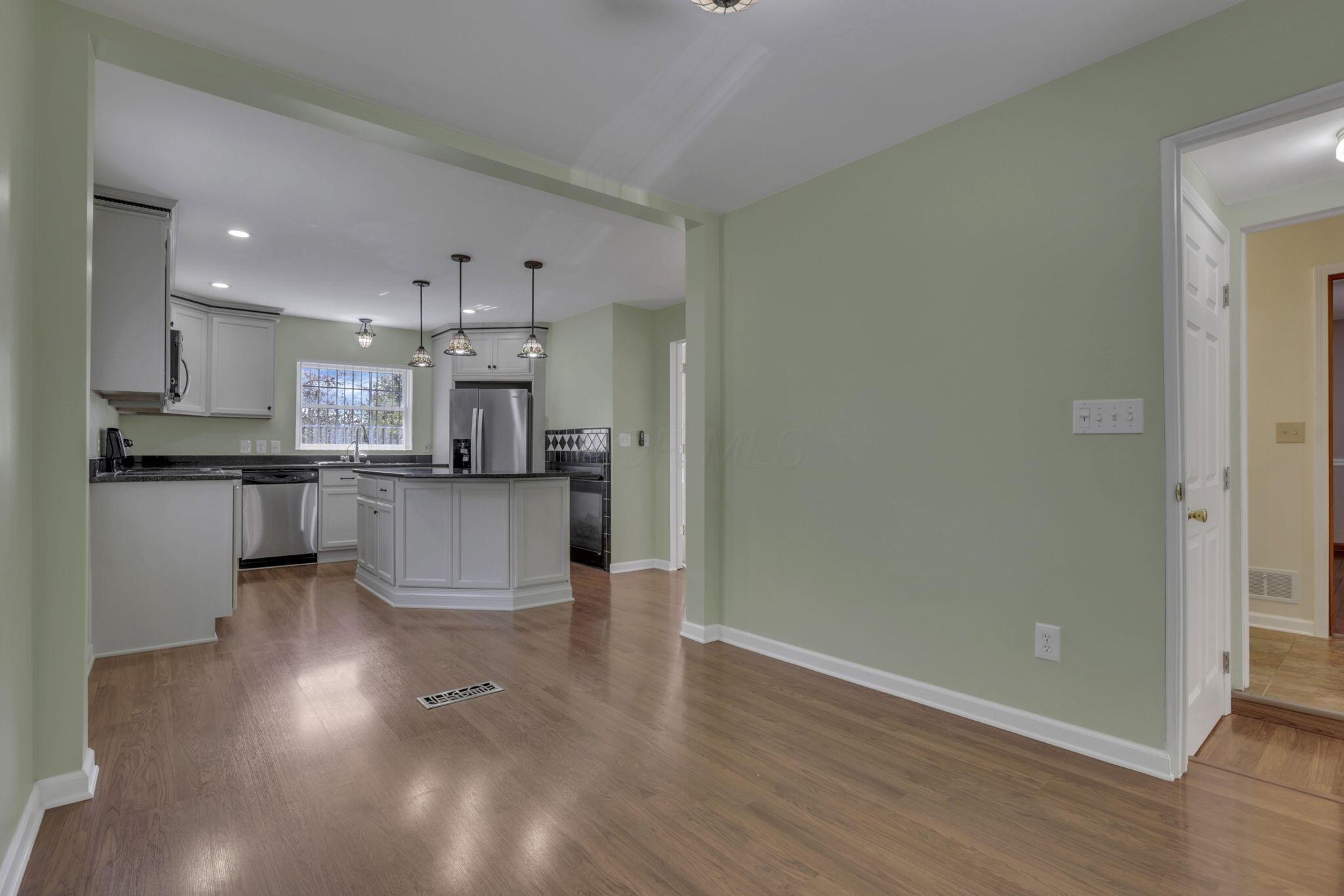 280 Blacks Road Pataskala, OH 43062 - Photo 17 of 61 Kitchen eat-in space/dining room