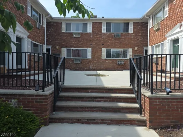 $185,000 | 104 North Beverwyck Road, Unit 7, Lake Hiawatha, NJ 07034