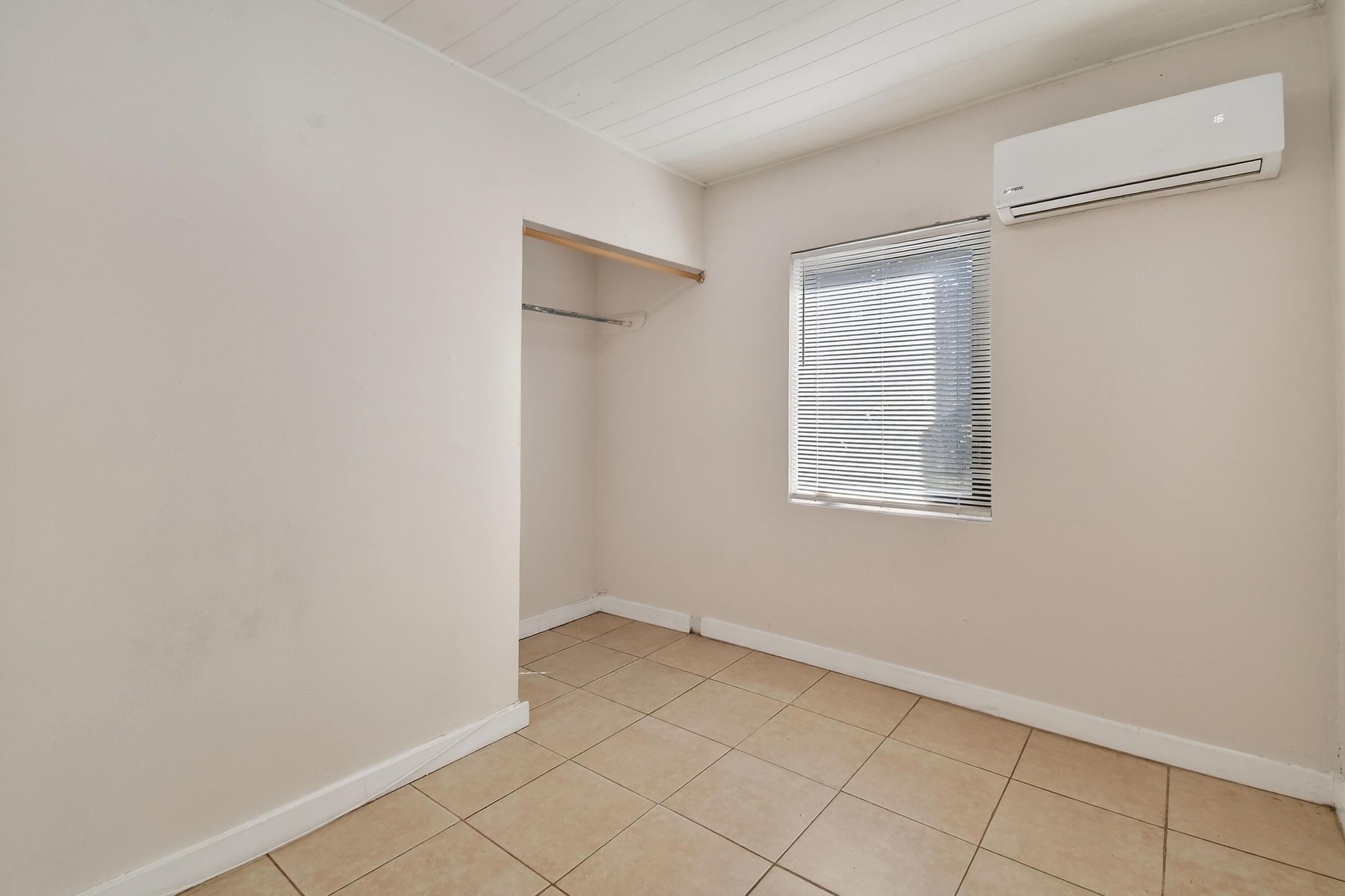 1257 West 35th Street Riviera Beach, FL 33404 - Photo 13 of 17 15