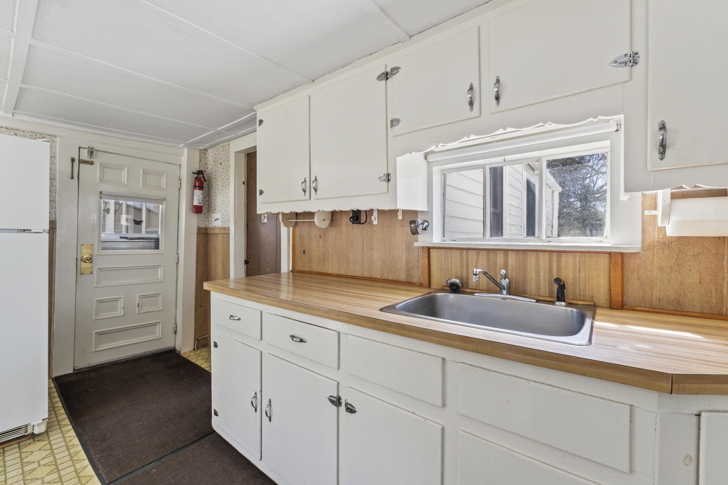 393 Wadleigh Falls Road Newmarket, NH 03857 - Photo 11 of 51