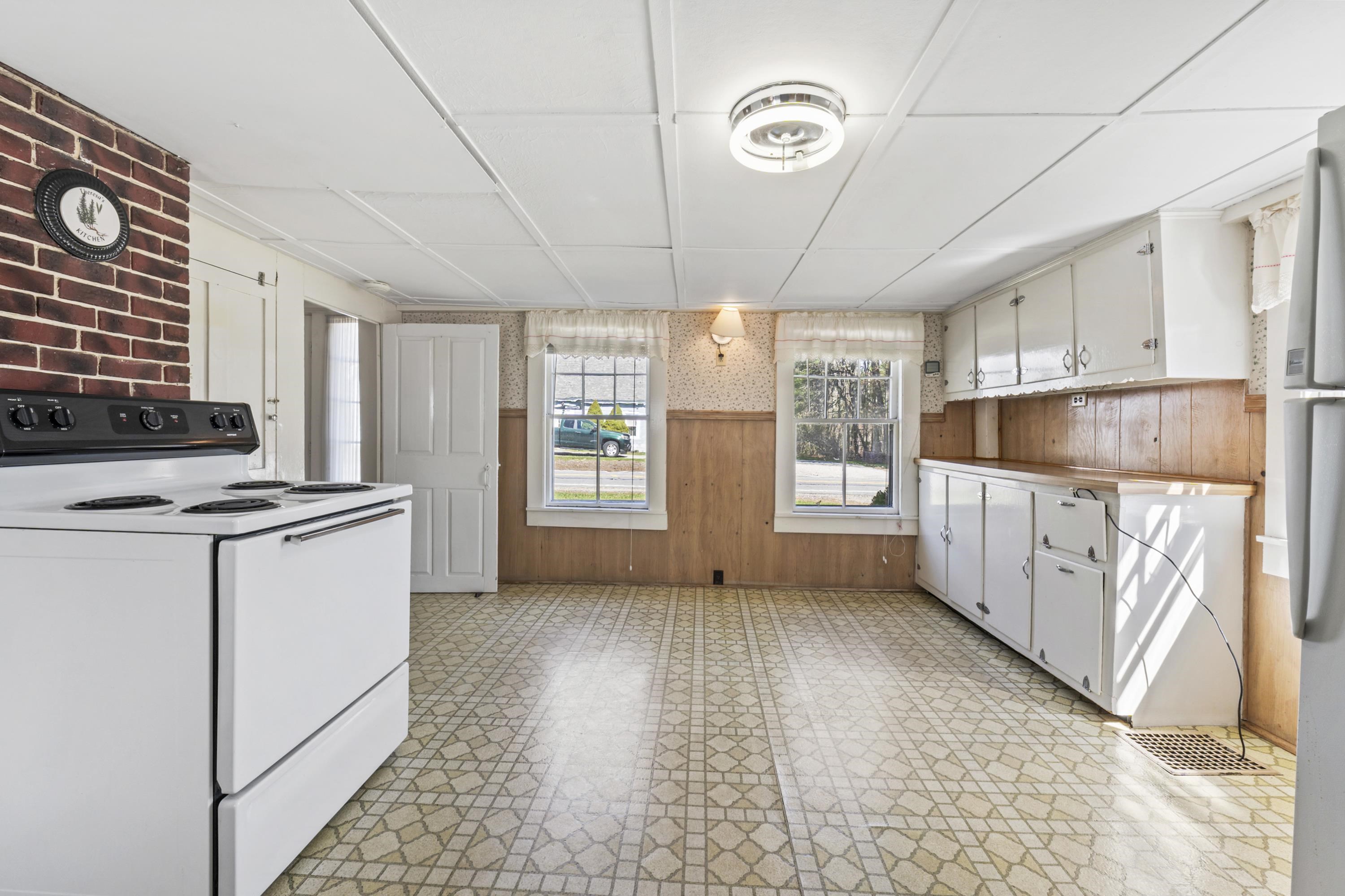 393 Wadleigh Falls Road Newmarket, NH 03857 - Photo 4 of 51