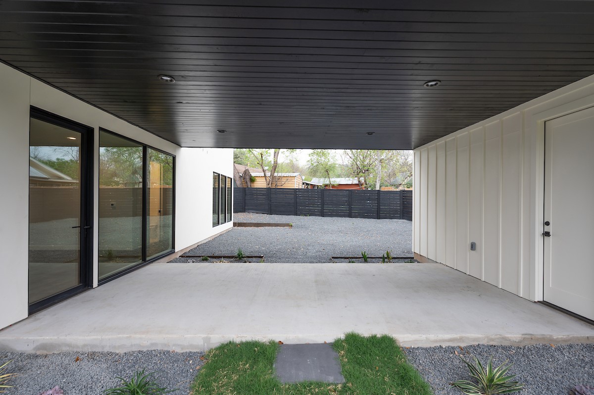 4906 Aberdeen Circle Austin, TX 78745 - Photo 4 of 28 a view of outdoor space