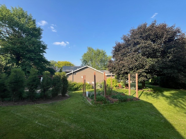 2210 Country Court Freeport, IL 61032 - Photo 35 of 41