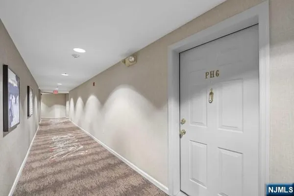 $3,200 | 406 Jefferson Court, Unit PH6, Edgewater, NJ 07020