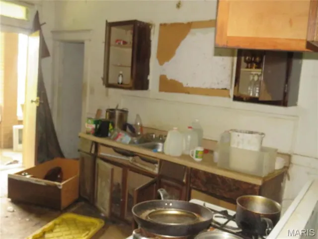 $9,900 | 2420 Illinois Avenue, East St. Louis, IL 62205