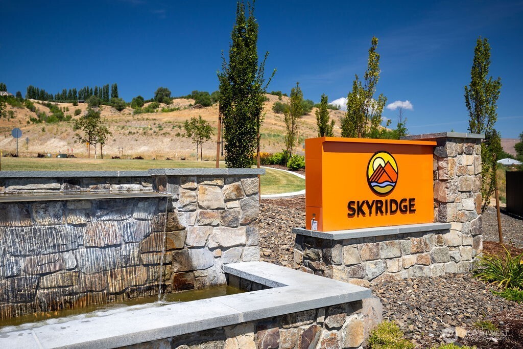 0 Ridgefield Way Wenatchee, WA 98801 - Photo 5 of 24 a street sign on a wall next to a building