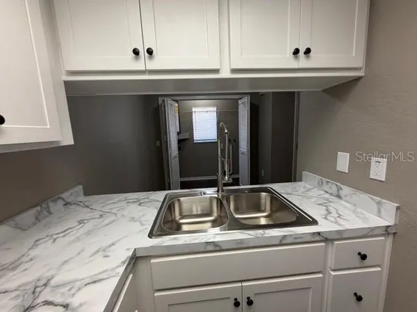 a close view of sink and tap