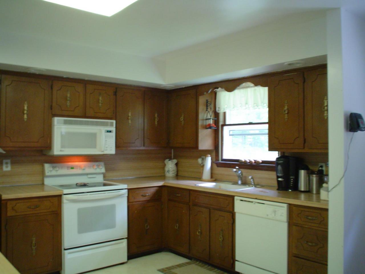 26 Balson Road Stroudsburg, PA 18360 - Photo 2 of 12 kitchen