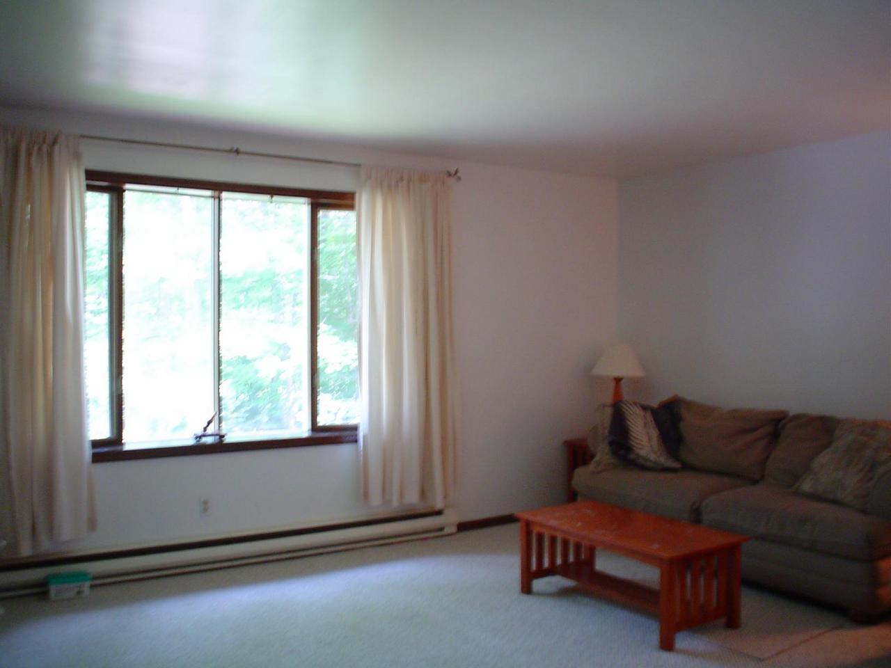 26 Balson Road Stroudsburg, PA 18360 - Photo 3 of 12 Living Room