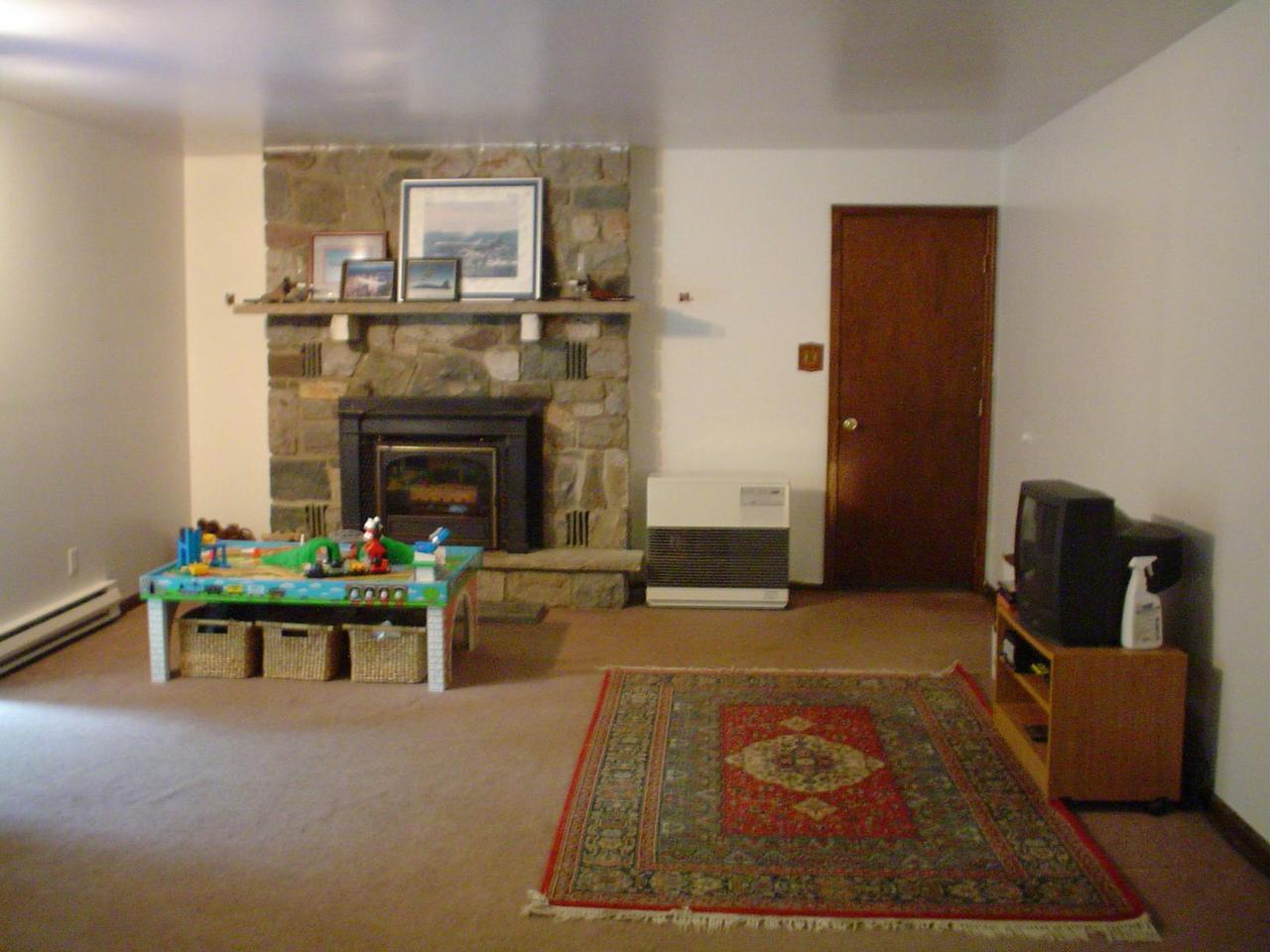 26 Balson Road Stroudsburg, PA 18360 - Photo 4 of 12 Family Room