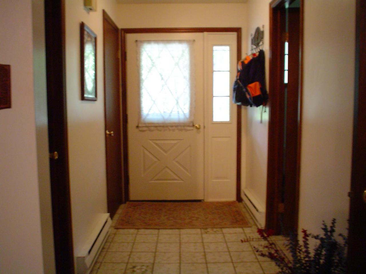 26 Balson Road Stroudsburg, PA 18360 - Photo 7 of 12 Foyer
