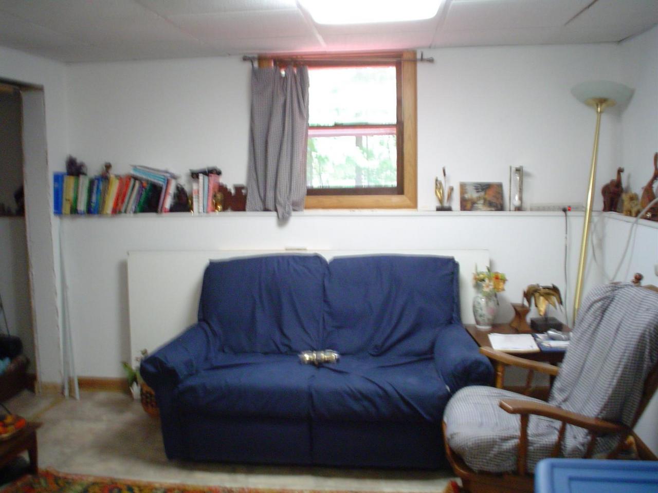26 Balson Road Stroudsburg, PA 18360 - Photo 9 of 12 Apt Living Room