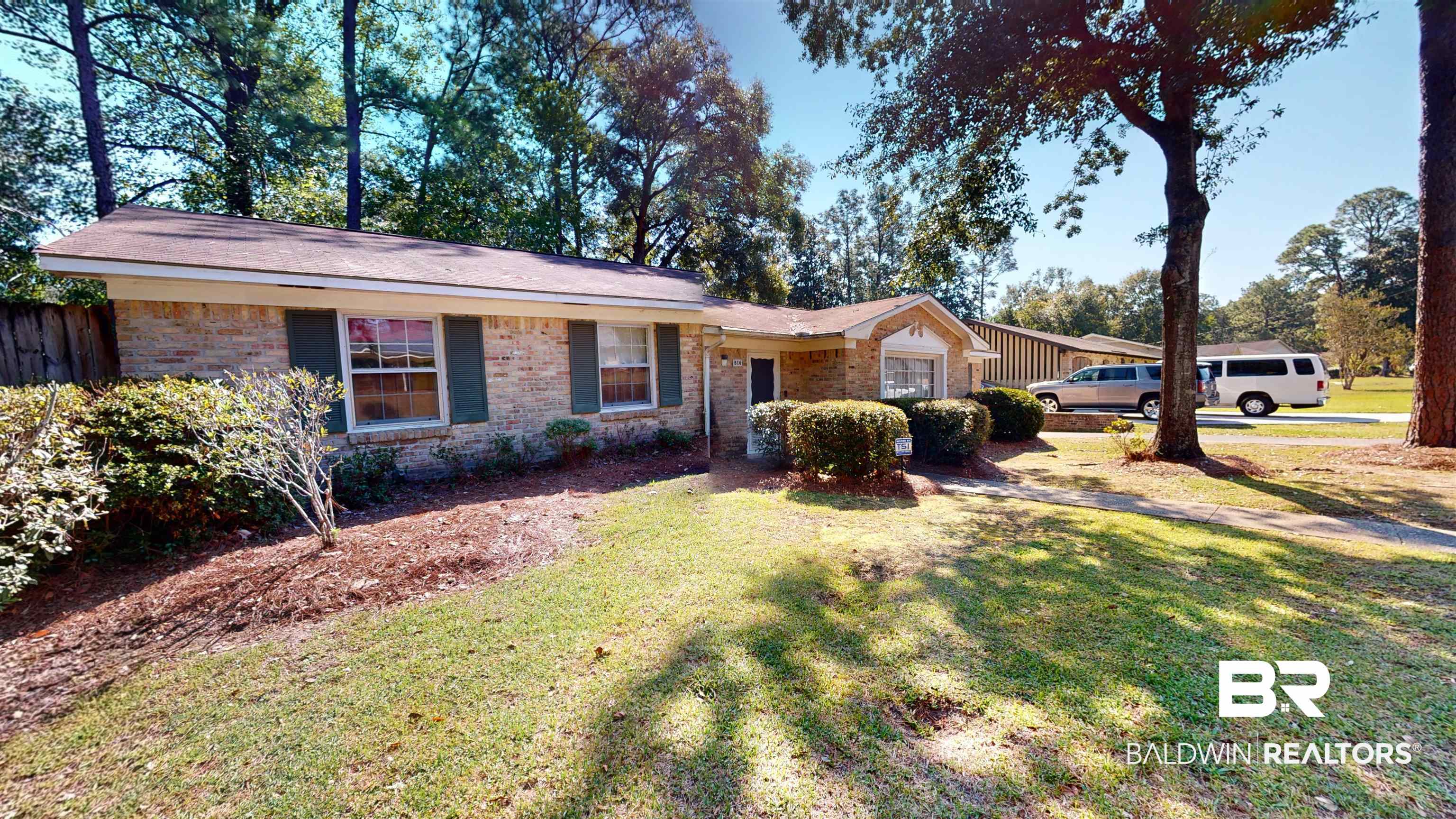 816 Overbey Drive Mobile, AL 36608 - Photo 4 of 27 Single story home with a front yard