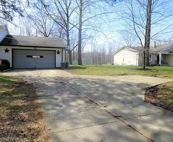 19558 Howe Road Strongsville, OH 44136 - Photo 3 of 30