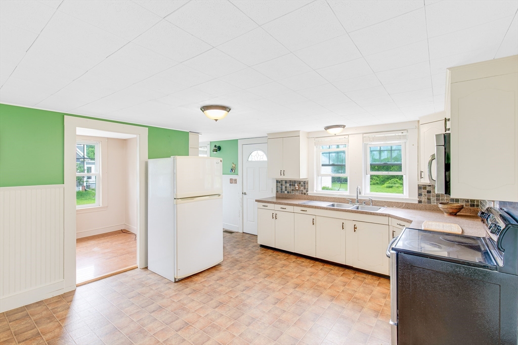 19 Ocean Avenue Rowley, MA 01969 - Photo 4 of 32
