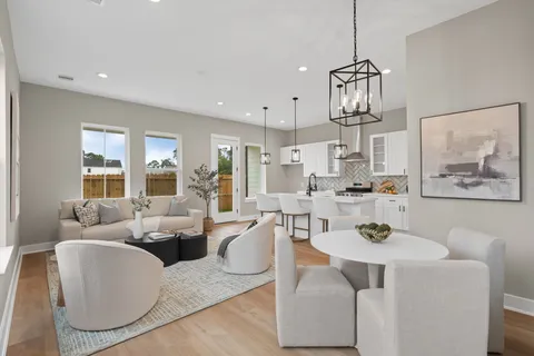 $344,900 | 2210 Mansfield Street, Houston, TX 77091