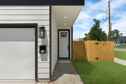 $344,900 | 2210 Mansfield Street, Houston, TX 77091