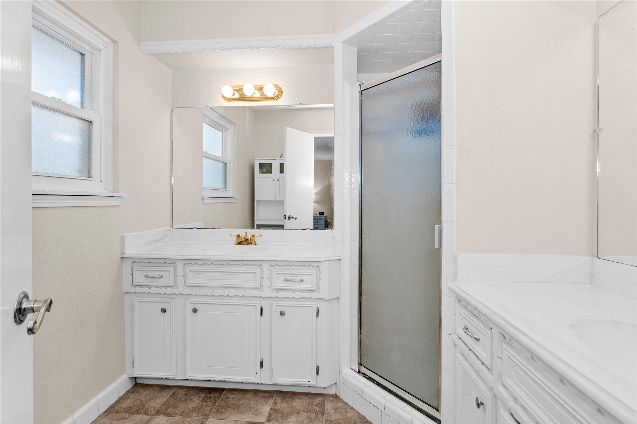 3419 Candlebrook Drive Spring, TX 77388 - Photo 28 of 48 Primary bathroom w/ 2 vanity sinks & shower.
