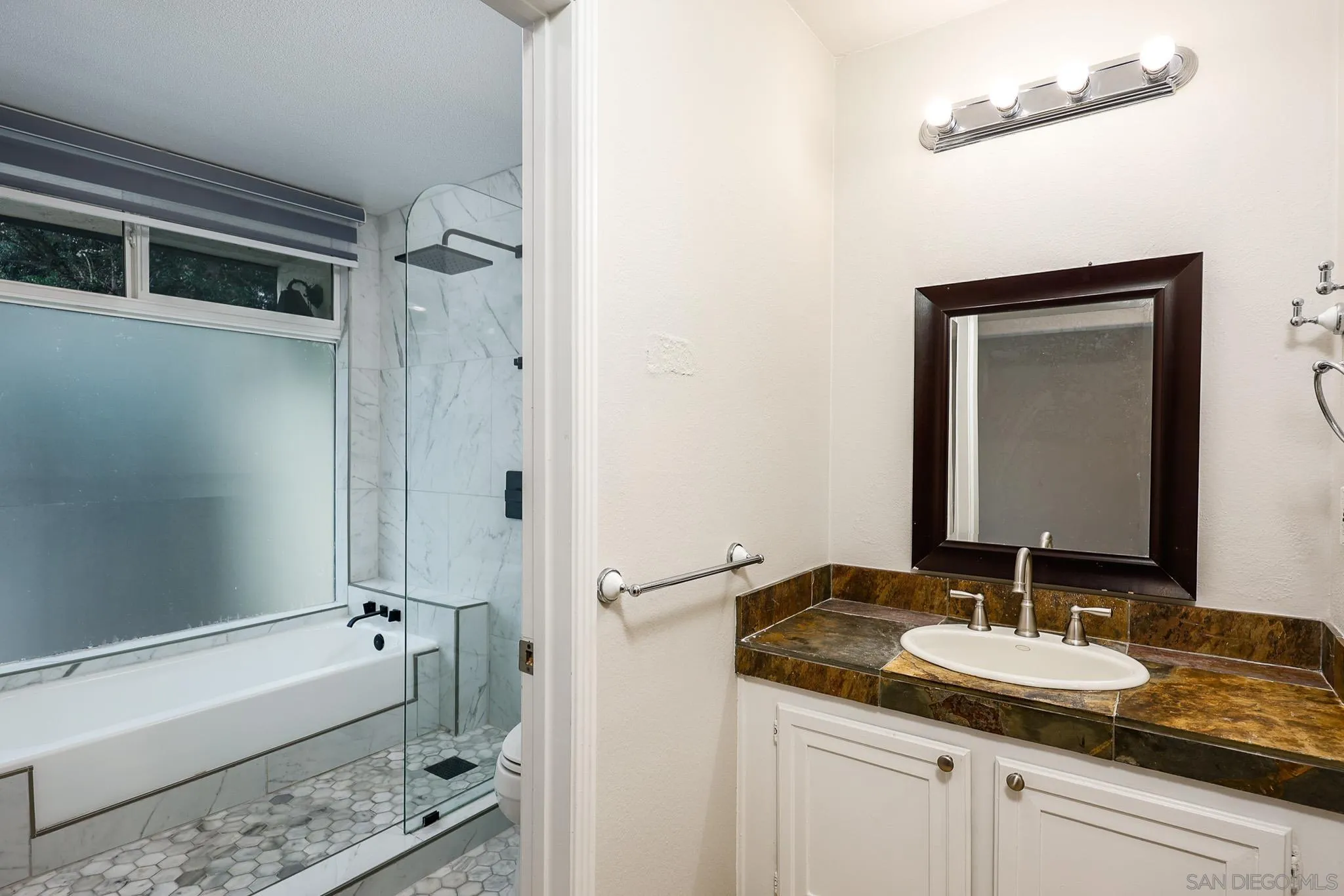 2406 Altisma Way, Unit A Carlsbad, CA 92009 - Photo 24 of 33