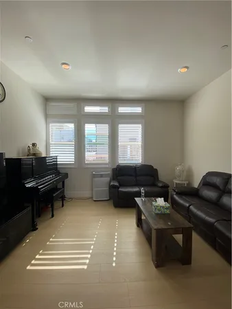 $6,000 | 104 Spectacle, Irvine, CA 92618