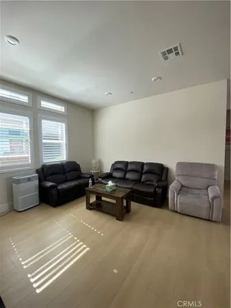 $6,000 | 104 Spectacle, Irvine, CA 92618