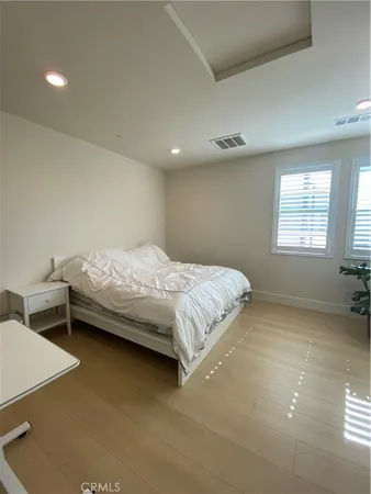 $6,000 | 104 Spectacle, Irvine, CA 92618