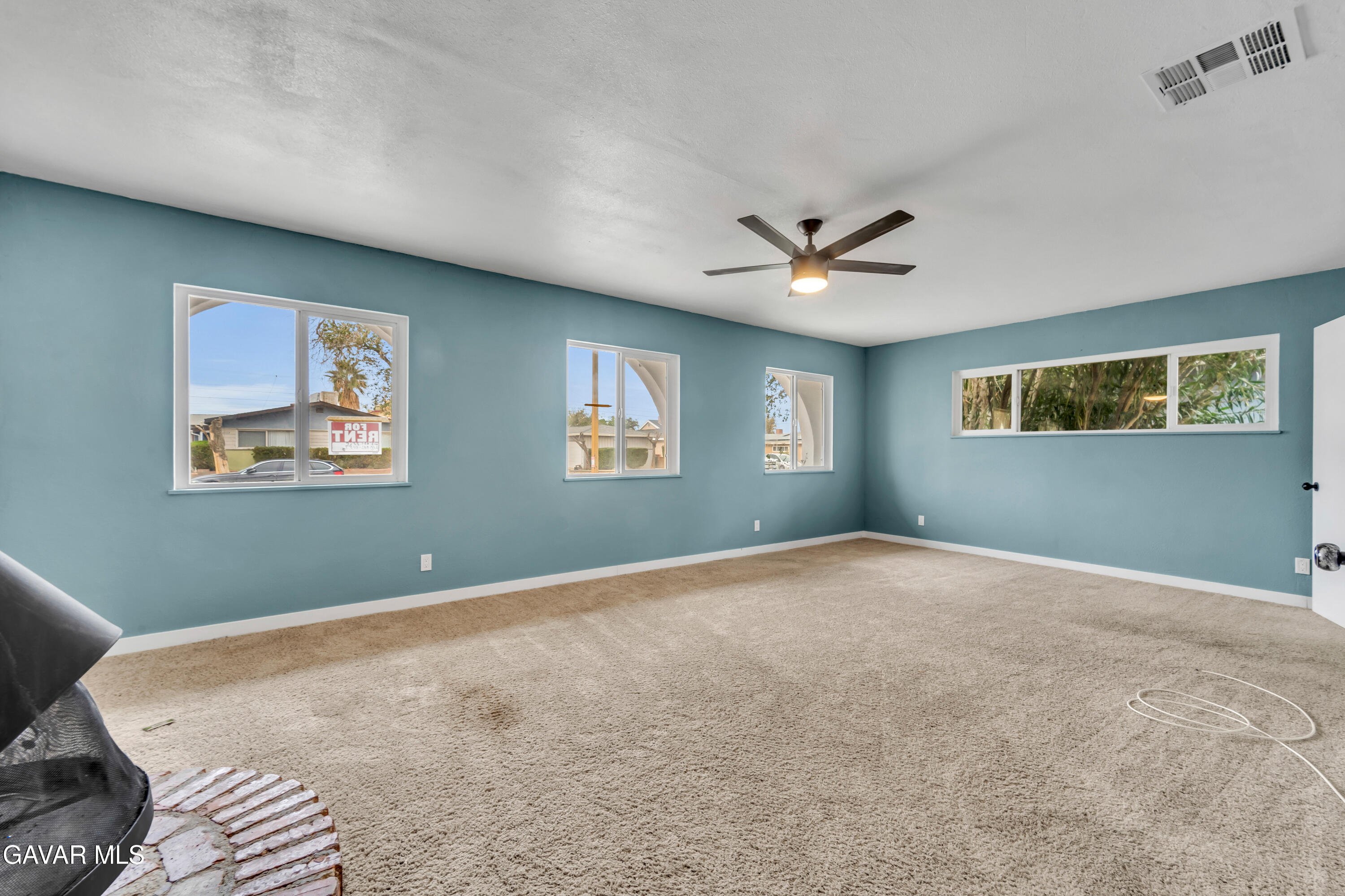 44526 Stanridge Avenue Lancaster, CA 93535 - Photo 12 of 26 a view of room with window and ceiling fan