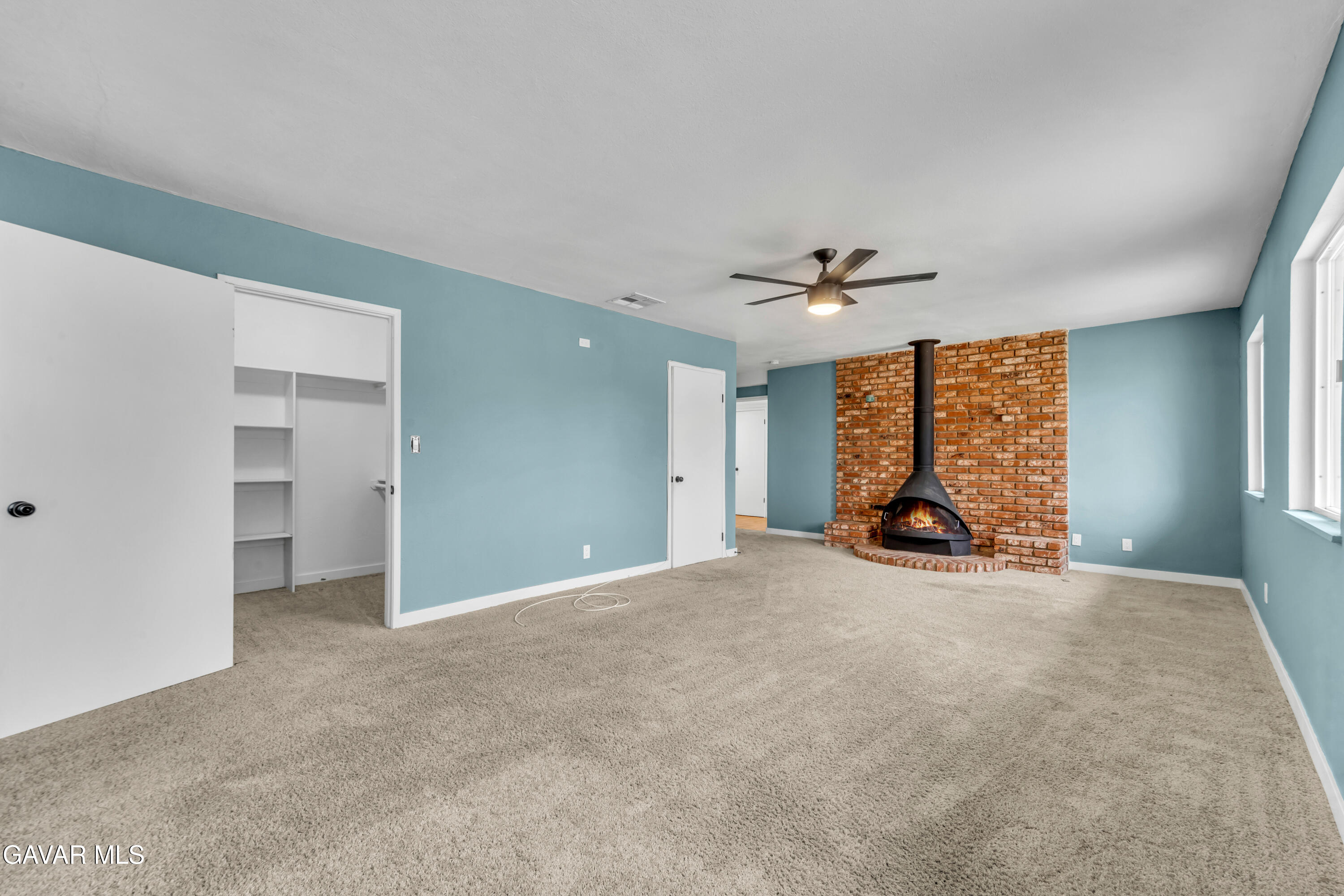 44526 Stanridge Avenue Lancaster, CA 93535 - Photo 14 of 26 an empty room with windows and ceiling fan