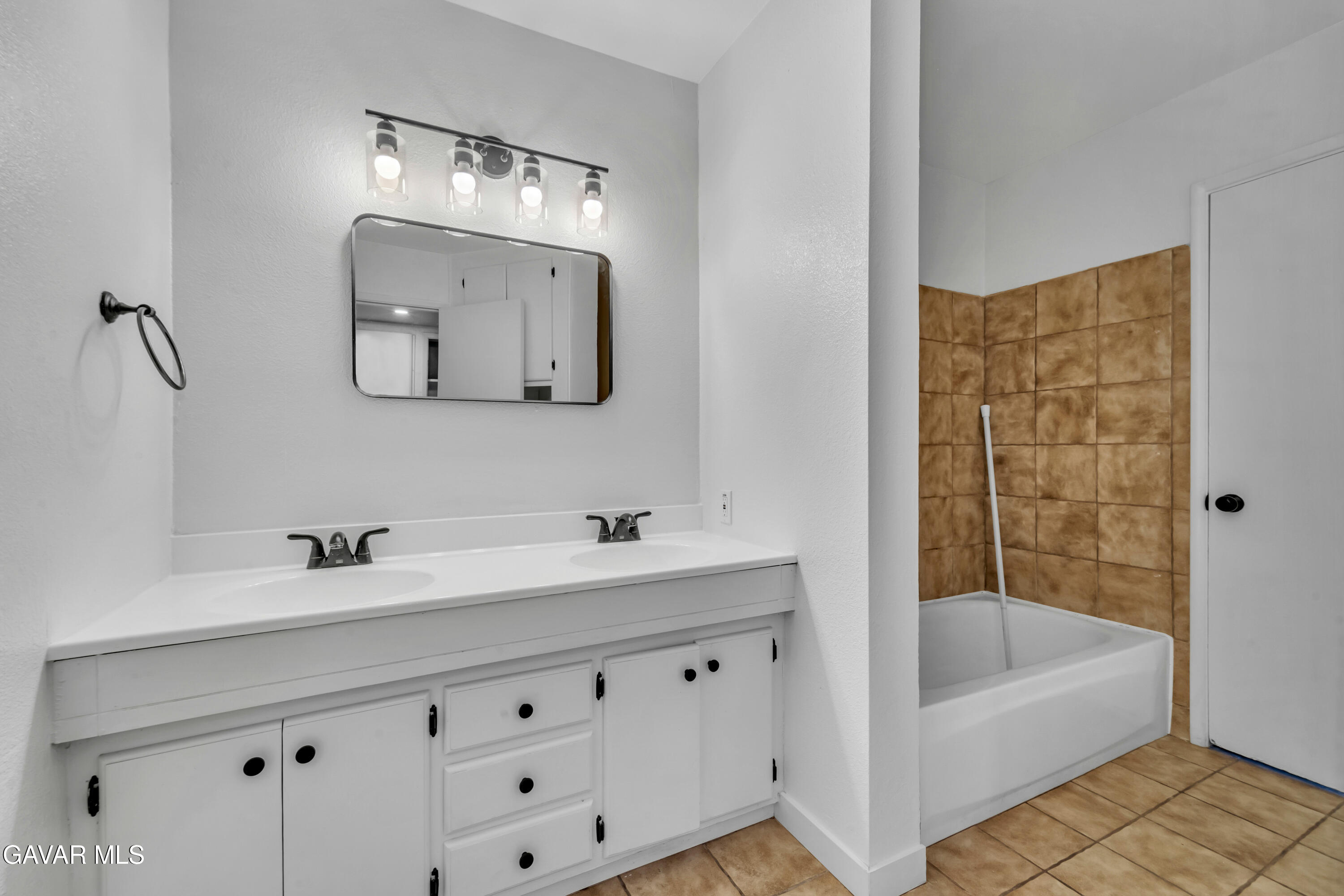 44526 Stanridge Avenue Lancaster, CA 93535 - Photo 21 of 26 a bathroom with a double vanity sink mirror and bathtub