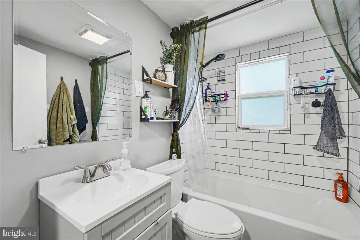 20322 Gum Tree Road Orange, VA 22960 - Photo 23 of 28 Modern bathroom with stylish accents.