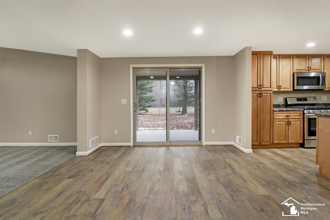 22699 Merriman Road New Boston, MI 48164 - Photo 6 of 40 31366825-5.JPG