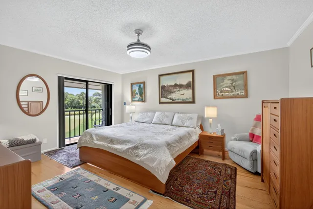 a view of entryway and hall