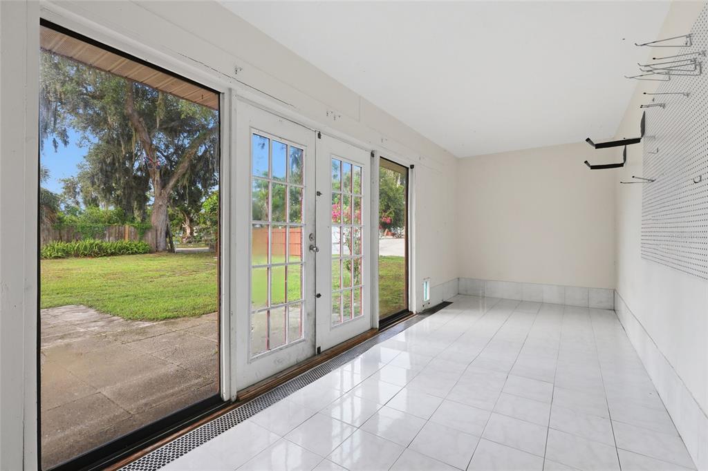 2951 Gocio Road Sarasota, FL 34235 - Photo 5 of 49
