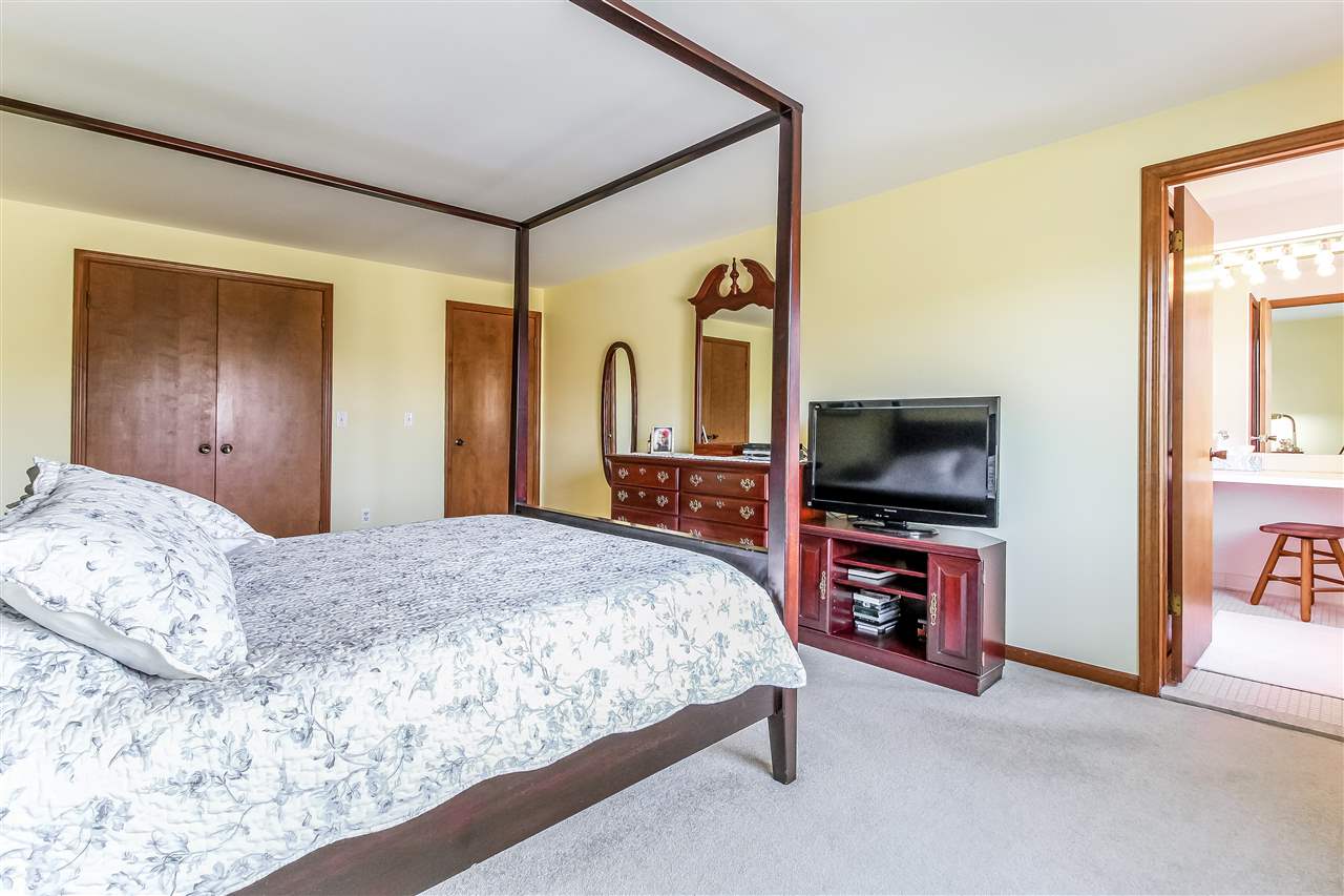 3235 Edmunton Drive Rochester, MI 48306 - Photo 29 of 61 31345537-30.JPG