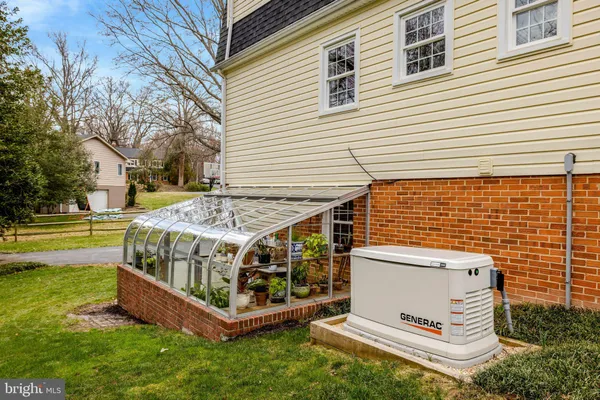 a view of a tennis court