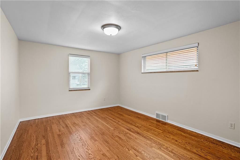 5426 Baptist Road Pittsburgh, PA 15236 - Photo 11 of 27 Gallery Image 11