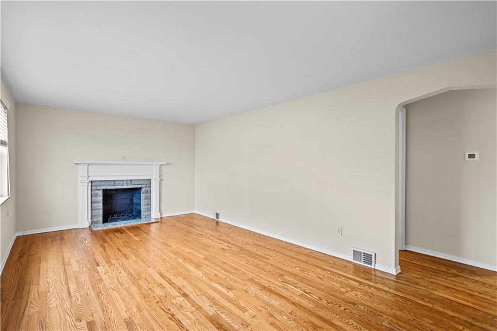 5426 Baptist Road Pittsburgh, PA 15236 - Photo 5 of 27 Gallery Image 5