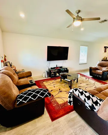 $2,200 | 315 John House Lane, Rosharon, TX 77583