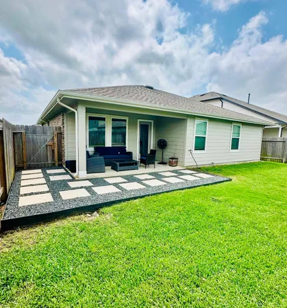 $2,200 | 315 John House Lane, Rosharon, TX 77583